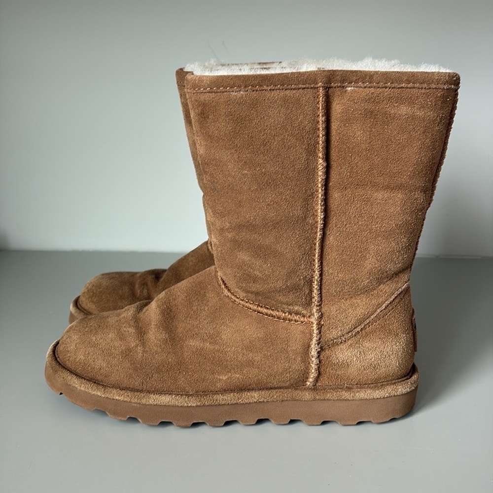 BearPaw Elle Short Water Resistant Winter Boot Size 8